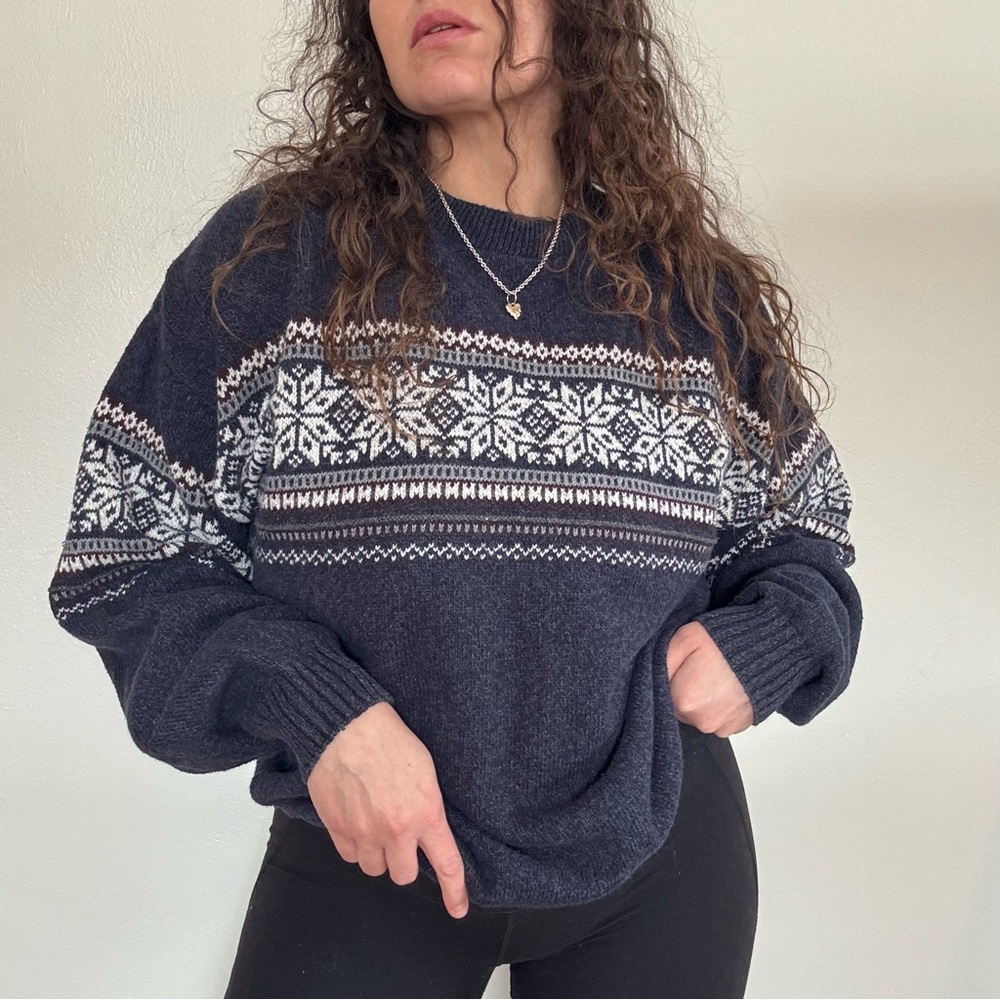 Vintage Navy and White Patterned Sweater